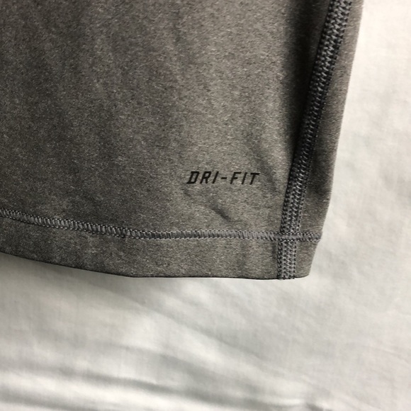 Nike pro Nike dry fit, large Nike, better world T-shirt, scoop neck, V-neck gray - Picture 9 of 10